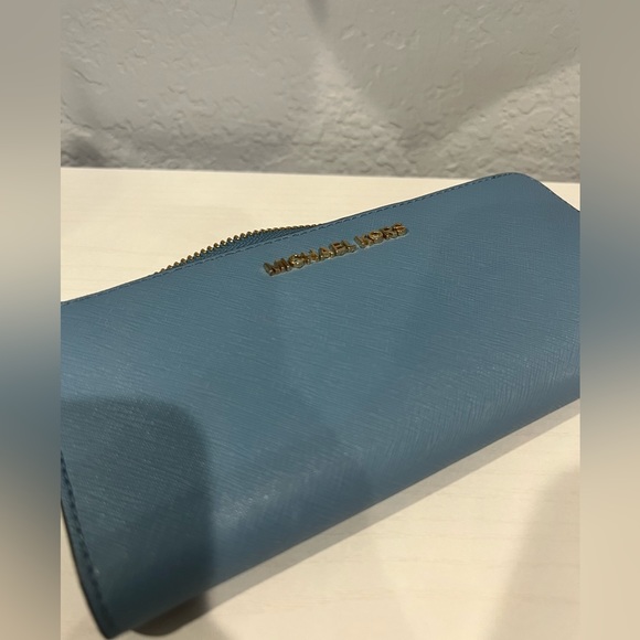 ❗️Sold❗️Michael Kors Wallet - Picture 9 of 11